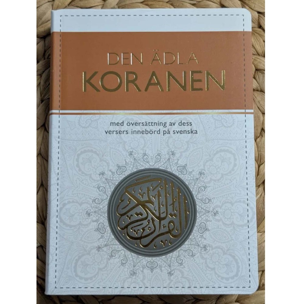 Nordic Förlag AB Den ädla Koranen med översättning av dess versers innebörd på svenska (inbunden, mjuka pärmar)