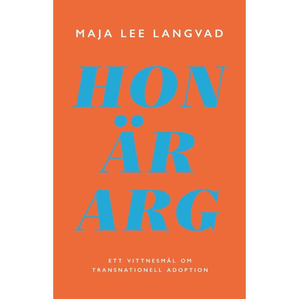Maja Lee Langvad Hon är arg : ett vittnesmål om transnationell adoption (bok, danskt band)