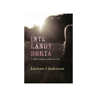 Liselotte J. Andersson Inte långt borta : från någon enda av oss (inbunden)