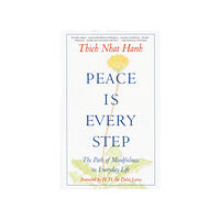 Thich Nhat Hanh Peace Is Every Step (häftad, eng)