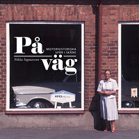 Niklas Ingmarsson På väg : motorhistoriska spår i Skåne (inbunden)