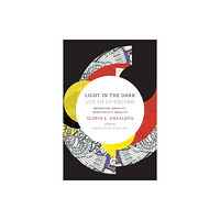 Duke university press Light in the Dark/Luz En Lo Oscuro (häftad, eng)