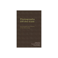 Edinburgh university press Photography Off the Scale (häftad, eng)