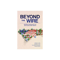 Oxford University Press Inc Beyond the Wire (häftad, eng)