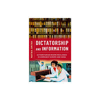 Oxford University Press Inc Dictatorship and Information (häftad, eng)
