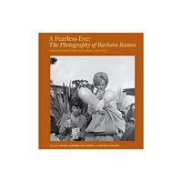 Chronicle Books A Fearless Eye: The Photography of Barbara Ramos (inbunden, eng)