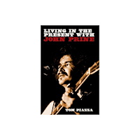 OMNIBUS PRESS Living in the Present with John Prine (inbunden, eng)