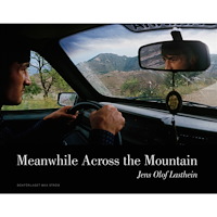 Jens Olof Lasthein Meanwhile across the mountain : pictures from the Caucasus (inbunden, eng)