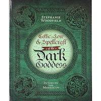 Stephanie Woodfield Celtic lore and spellcraft of the dark goddess - invoking the morrigan (häftad, eng)